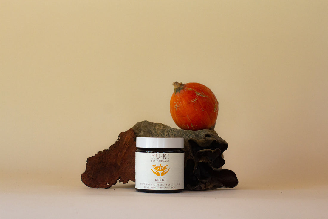 Shine is a synergistic potion of adaptogenic herbs, medicinal mushrooms, Peruvian Maca, Australian Kakadu Plum, powerful ginseng and super berries. An invigorating blend that works to uplift and feed the brain.